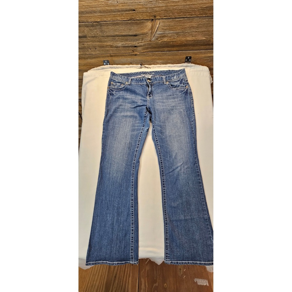 Maurices Womens Bootcut Jeans Size 17/18 Long Medium Wash Contrast Stitch Denim